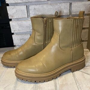 Womens Time & Tru Chelsea boot-Size 9